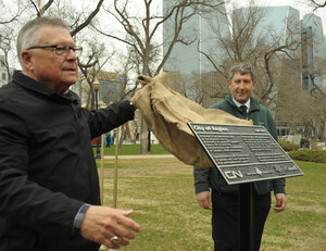 CN plants trees, unveils plaque in honour of Canada's 150th and Regina's place in nation's history