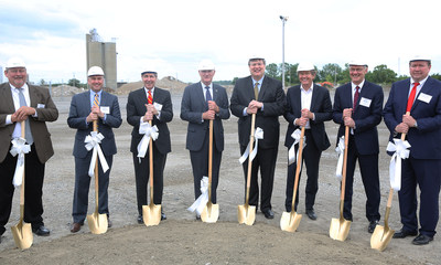 NouriTech breaks ground: Brian Silvey, Cargill VP and Global Bioindustrial Director; Mike Wagner, Cargill Managing Director; Tennessee Economic and Community Development Commissioner Bob Rolfe; Shelby County Mayor Mark H. Luttrell, Jr.; Memphis Mayor Jim Strickland; Greater Memphis Chamber President; Phil Trenary; Alan Shaw, Ph.D., President and CEO, Calysta; and Doug Sheldon, Managing Executive/COO, NouriTech