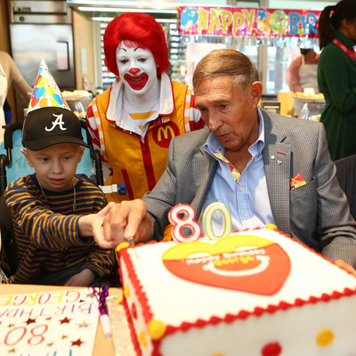 Le Grand Mcdon Des Sourires Au Menu Partout Au Canada