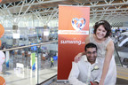 Un couple de Calgary échange ses vœux de mariage dans un aéroport