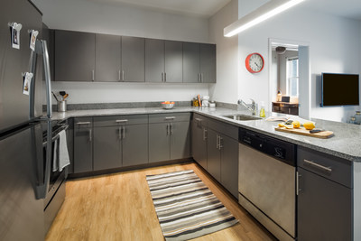 A kitchen in Uncommon Athens, near the University of Georgia, reflects student expectations for modern design, cutting edge technologies, and 5-star services and amenities. (CNW Group/QuadReal Property Group)