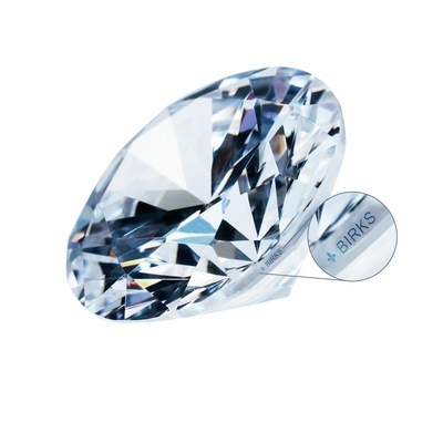 Un des premiers diamants québécois disponibles sur le marché, en exclusivité chez Birks. Diamant de 10.01 carats provenant de la Mine Renard propriété de Stornoway Diamond Corporation. (Groupe CNW/Groupe Birks Inc.)