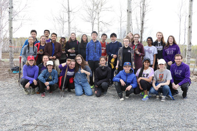 Volunteers in Sudbury included students from Lo Ellen Park Secondary School. All 10,000 trees planted today will be added to the counter at greenleafchallenge.ca and help us reach our goal of planting three million trees in 2017. (CNW Group/Forests Ontario)