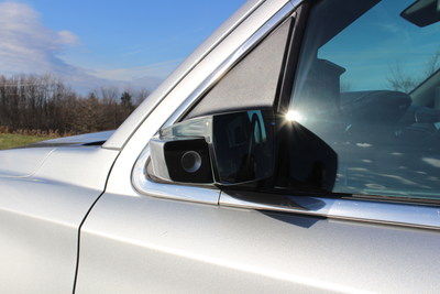 Magna's ClearView™ helps improve visibility while changing lanes, backing out of a parking space, or driving with a vehicle full of cargo. (CNW Group/Magna International Inc.)