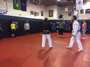 Veterans Get Defensive during Wounded Warrior Project MMA Class