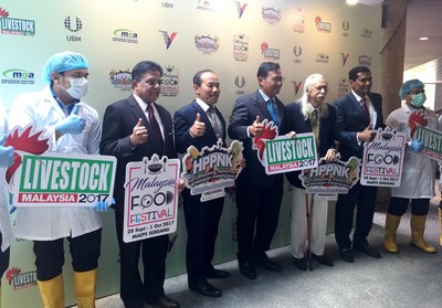 Group photo of VIPs during the press conference of Livestock Malaysia 2017 attended by YB Dato’ Sri Ahmad Shabery Cheek, Minister of Agriculture & Agro-based Industry Malaysia. (PRNewsfoto/UBM Malaysia)