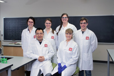 Biomolecular engineering seniors at Milwaukee School of Engineering are developing engineered red blood cells. Members of “The Heme Team” are, back, left to right: Haley Steiner, Rebecca Schroeder, Nataline Duerig, Kellen O’Connell; front: Dr. Wujie Zhang, faculty advisor (left) and Sydney Stephens, project manager.