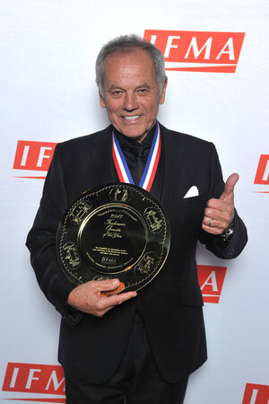 Wolfgang Puck Receives Foodservice Industry's Top Honor
