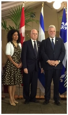 From left to right : Ms. Dominique Anglade, Quebec's Minister of Economy, Science and Innovation and Minister responsible for the Digital Strategy, Mr. Michel Bouvier, Deputy Vice-Rector Research, Discovery, Creation and Innovation – University of Montreal and Chief Executive Officer– IRIC, Mr. Philippe Couillard, Premier of Quebec (CNW Group/Institut de recherche en immunologie et en cancérologie de l'Université de Montréal)