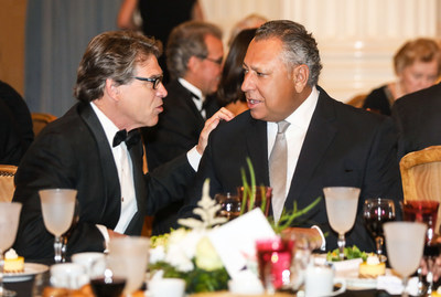 In an enjoyable chat, Juan González Moreno, President and Chief Executive Officer of Gruma, and the Secretary of Energy of the United States and former Governor of Texas, Rick Perry, both winners of the 2017 Good Neighbor Award, handed out by the United States Chamber of Commerce.