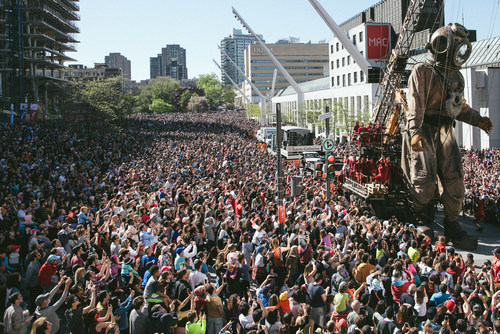 The Giants -May 20th  Place des festivals in Montréal @Éric Lamothe (CNW Group/Société des célébrations du 375e anniversaire de Montréal)