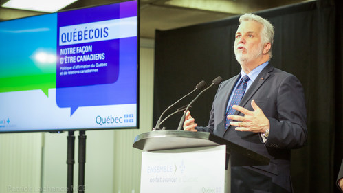 Québec, le 1er juin 2017. Le premier ministre du Québec, Philippe Couillard, a dévoilé la première Politique d’affirmation du Québec et de relations canadiennes « Québécois, notre façon d’être canadiens ». (Groupe CNW/Cabinet du premier ministre)