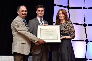 Le Northern Development Initiative Trust reçoit le prix commémoratif Don Rennie 2017