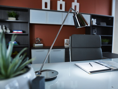 The Amplify desk lamp is part of the new WorkWell by OttLite series - the world’s healthiest desk lighting. (CNW Group/OttLite Technologies Inc.)