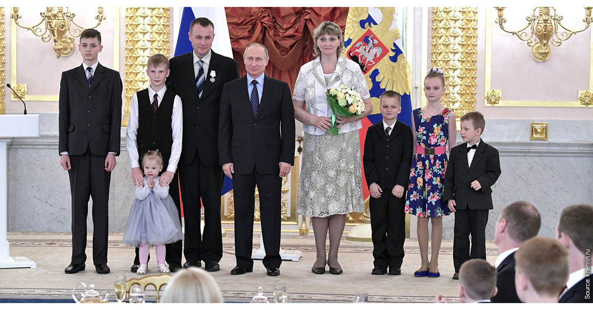 President Putin Gives Parenting Award to Jehovah's Witnesses