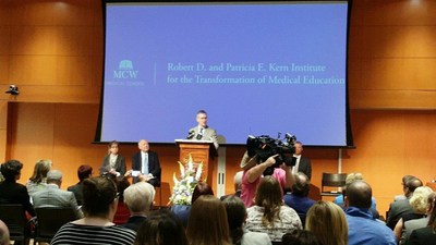 The formation of the Robert D. and Patricia E. Kern Institute for the Transformation of Medical Education (Kern Institute) was announced by John R. Raymond, Sr., MD, president and CEO of the Medical College of Wisconsin (MCW).