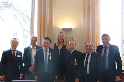 Chen Feng was honored as Chevalier des Arts Orientaux