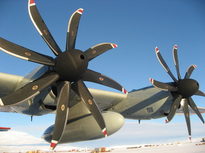 UTC Aerospace Systems NP2000 propeller system on the LC-130. Photo credit: U.S. Air Force. (Hi-res version available upon request.)
