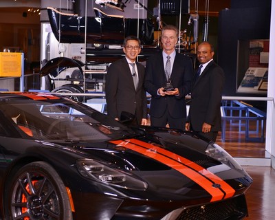 In recognition of its efforts in supporting Lincoln's luxury brand, Ford Motor Co. honored Magna with a special Lincoln Luxury World Excellence Award. Magna CEO Don Walker received the award from Ford executives Hau Thai-Tang and Raj Nair. (CNW Group/Magna International Inc.)