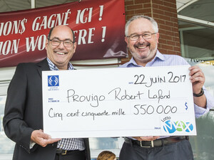 $550,000 - Retailer who sold winning $55-million Lotto Max ticket receives his cheque!