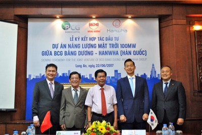 BCG Bang Duong Joint Operation Signing Investment Cooperation Agreement With Hanwha Group (Korea) In Long An