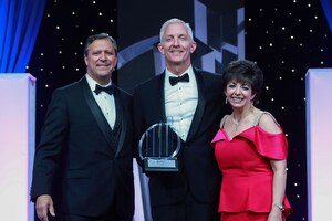 EY Names At Home Chairman And CEO Lee Bird Entrepreneur Of The Year® 2017 Retail And Hospitality Winner For Southwest Region