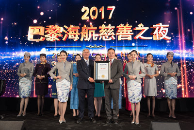 SKYTRAX President Edward Plaisted issued TOP 10 Airlines Certificate to Hainan Airlines President Sun Jianfeng