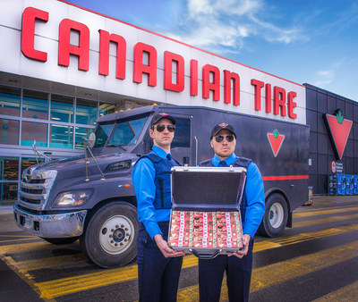 Le premier billet de 10 ¢ à édition limitée pour le 150e anniversaire du Canada sera livré dans un camion blindé aux magasins Canadian Tire. (Groupe CNW/SOCIÉTÉ CANADIAN TIRE LIMITÉE)