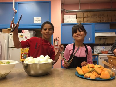 HSBC’s new $1 million donation will help Breakfast Club of Canada serve more than 4,500 children and youth each year for the next three years (2017-20). (CNW Group/HSBC Bank Canada)