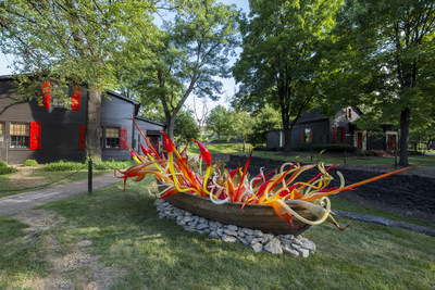 Chihuly at Maker’s, Crimson and Chestnut Fiori Boat