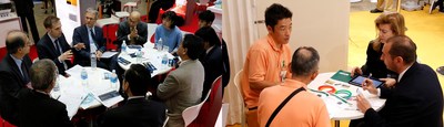 Cenas de uma reunião de negócios em uma feira simultânea em 2016 (PRNewsfoto/Reed Exhibitions Japan Ltd.)