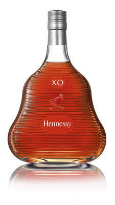 Marc Newson projects Hennessy X.O, the original Extra Old Cognac, to a new frontier with modern 2017 limited edition bottle design.