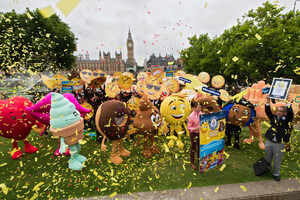 A World First!  "The Emoji Movie" Sets A Brand-New Guinness World Records™ Title To Celebrate World Emoji Day!
