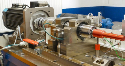 Friction test rig to measure real bearings: Like many of the test rigs used by Federal-Mogul Powertrain this test bench was developed in-house. © 2017 Federal-Mogul LLC