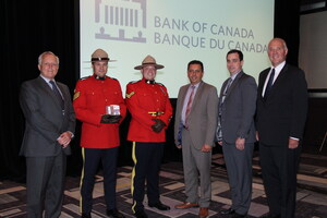 La Banque du Canada décerne le Prix d'excellence en matière de répression de la contrefaçon à l'Équipe intégrée de lutte contre la contrefaçon de la GRC