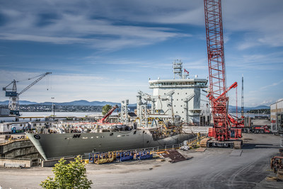 L'Astrix - le plus grand navire jamais livr par un chantier canadien (Groupe CNW/Chantier Davie Canada Inc.)