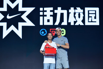 Cristiano Ronaldo presenting Mr. Lv with one pair of CR7 Mercurial Campeões boots