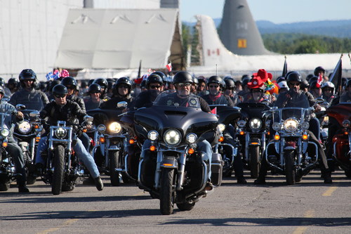 Plus de 1 500 membres du Harley-Davidson® Owners Group (H.O.G. ®) provenant de partout en Amérique du Nord se sont donnés rendez-vous à Ottawa pour le rallye national H.O.G. 2017, du jeudi 27 juillet au 29 juillet. Un défilé et un événement clôture avec les membres a eu lieu samedi le 29 juillet au concessionnaire Freedom Harley-Davidson of Ottawa sur le chemin Merivale. (Groupe CNW/Harley-Davidson Canada)