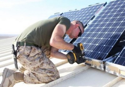 There are 374,000 Americans including 16,835 U.S. veterans working in the solar industry across the United States, exceeding the percentage of veterans in the broader U.S. workforce.