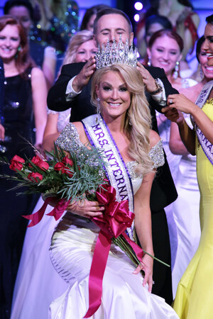 Mrs. Michigan International, Melissa Pocza, Crowned Mrs. International 2017