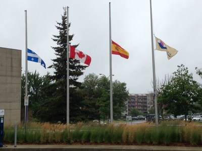Attentats en Espagne : les drapeaux sont en berne  Laval (Groupe CNW/Cabinet du maire et du comit excutif de la Ville de Laval)