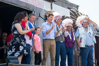 Brandi Payne, MLA for Calgary-Acadia and Minister for Health, Calgary Mayor Nenshi, Ella-Grace Trudeau, Prime Minister Justin Trudeau, Chief Joe Weasel Child of the Siksika Nation and former Chiefs Powderface & Crowshoe speak about #ConnectingCanada to the crowd in Calgary (CNW Group/Canadian Pacific)