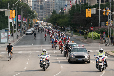 The more than 100 participants of the Highway of Heroes ride cycle up University Ave. towards the finish line at Queen’s Park. (CNW Group/Wounded Warriors Canada)