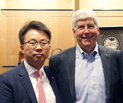 Michigan Governor Rick Snyder congratulates LG Electronics USA Senior Vice President Ken Chang as LG announces plans to establish a new electric vehicle components plant in Hazel Park., Mich., and expanded R&D center in Troy, Mich., creating nearly 300 jobs. “LG’s great technological advancements and our outstanding workforce will help pave the way for the vehicles of the future right here in Michigan. When leading global companies like LG invest in Michigan and create hundreds of good, high-paying jobs here, it speaks volumes about the strong business and mobility climate in the state today,” the governor said.