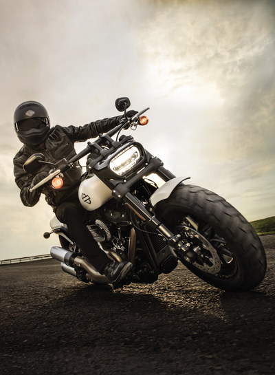 The new bold and fearless 2018 Harley-Davidson Fat Bob features aggressive, unapologetic styling, asphalt-eating traction, pothole-devouring suspension, premium finishes, and your choice of the powerful Milwaukee-Eight™ 107 or 114 Big Twin Engine.