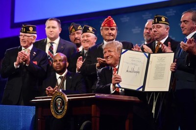 Paralyzed Veterans of America Executive Director Sherman Gillums Jr. (bottom left) with President Trump and VA Secretary Shulkin at the signing of the Veterans Appeals Improvement & Modernization Law in Reno, Nevada (August 23, 2017)