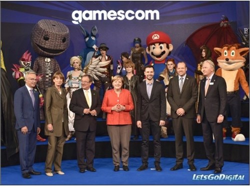 Parliamentary Secretary Sean Casey with Chancellor Angela Merkel and other dignitaries at Gamescom 2017 (CNW Group/Canadian Heritage)