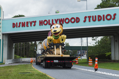 El Primer Vehículo de Slinky® Dog Dash Ride Llega a Disney’s Hollywood Studios