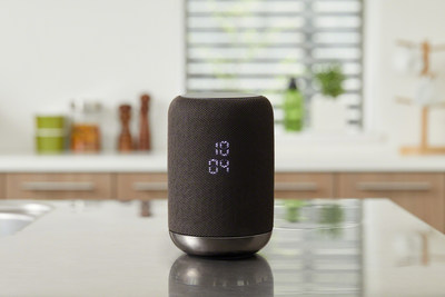 The LF-S50G is a wireless speaker that can be used smartly in the kitchen with handy clock functionality and is IPX3 splash-proof design with a water repellant surface.