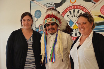 (Left to Right) Romaine McKay, Employment Assistance Caseworker, Sandy Lake First Nation, Chief Bart Meekis and Jennifer Derouin, Online Learning Recruitment Officer, Contact North | Contact Nord (CNW Group/Contact North)